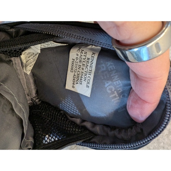 Kenneth Cole Camera Bag - Picture 6 of 10